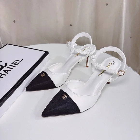 CHANEL Elegant Black and White Heels - Picture 5 of 9